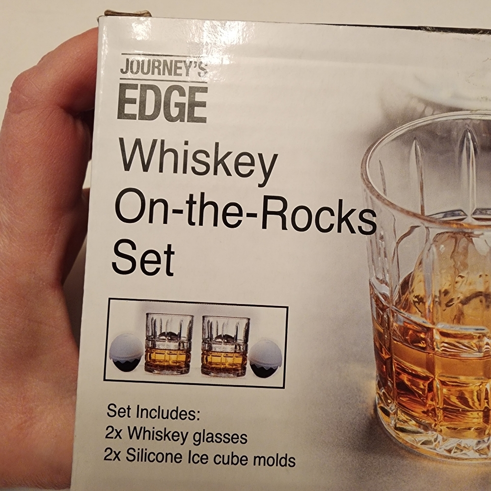 Set of Whiskey 2 Glasses with Ice Cube Molds - Picture 4 of 4